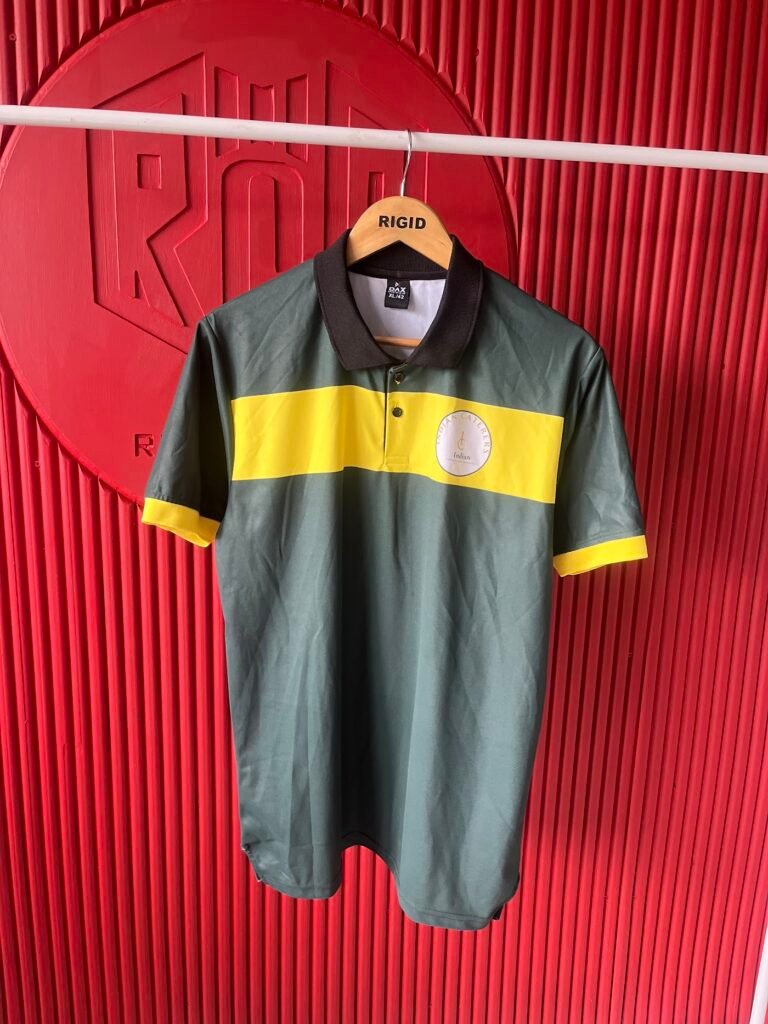 Corporate polo T-shirt with yellow chest band – Rigid Sportswear